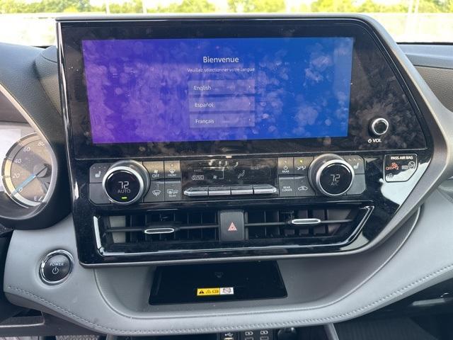 used 2023 Toyota Highlander Hybrid car, priced at $40,500