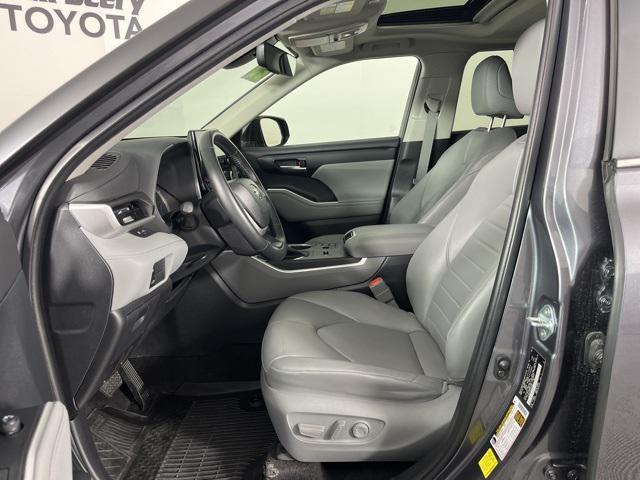 used 2023 Toyota Highlander Hybrid car, priced at $39,160