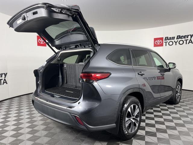 used 2023 Toyota Highlander Hybrid car, priced at $39,160