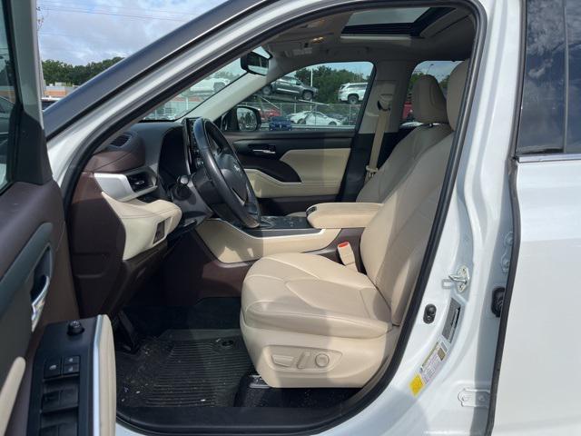 used 2022 Toyota Highlander car, priced at $33,100