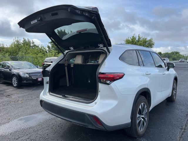 used 2022 Toyota Highlander car, priced at $33,100
