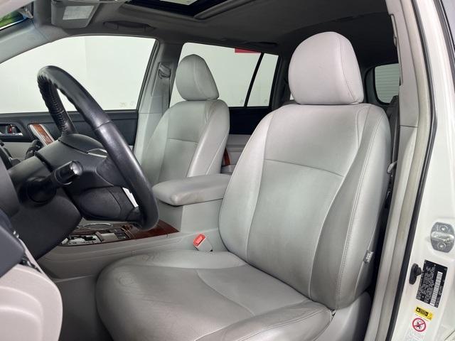 used 2013 Toyota Highlander car, priced at $14,000