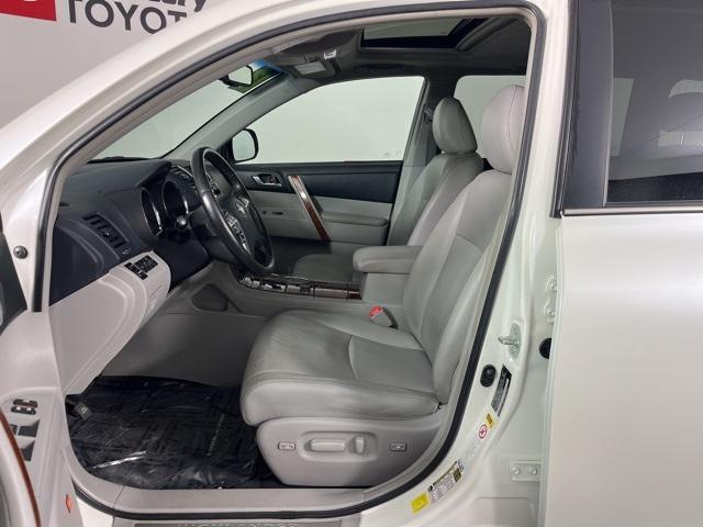 used 2013 Toyota Highlander car, priced at $14,000