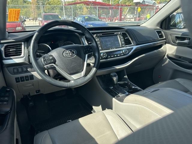 used 2018 Toyota Highlander car, priced at $21,589