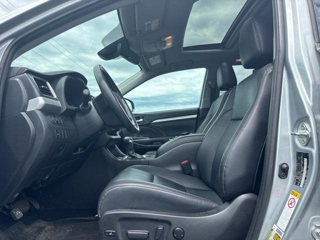 used 2019 Toyota Highlander car, priced at $26,600