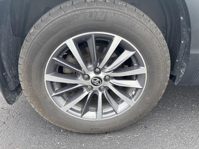 used 2019 Toyota Highlander car, priced at $26,600