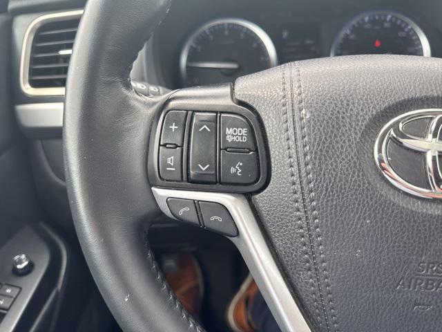used 2019 Toyota Highlander car, priced at $26,600