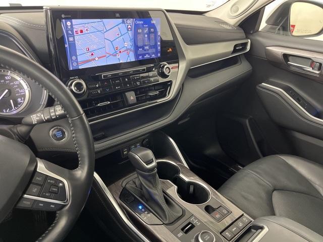 used 2022 Toyota Highlander car, priced at $38,321