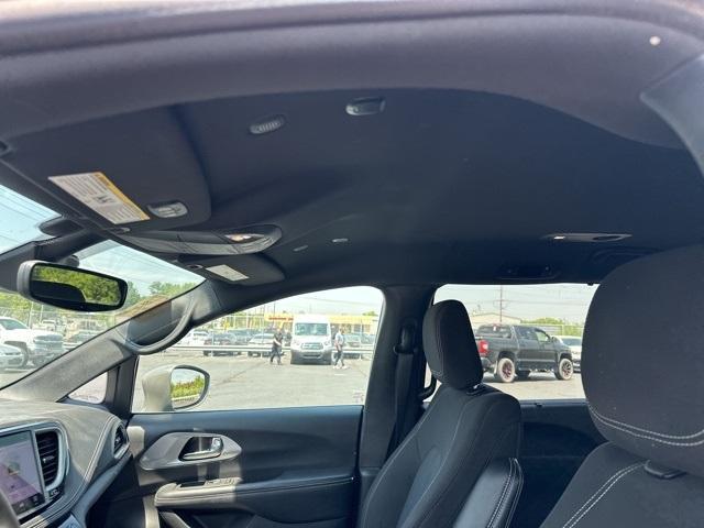 used 2022 Chrysler Pacifica car