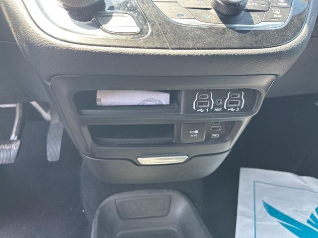 used 2022 Chrysler Pacifica car