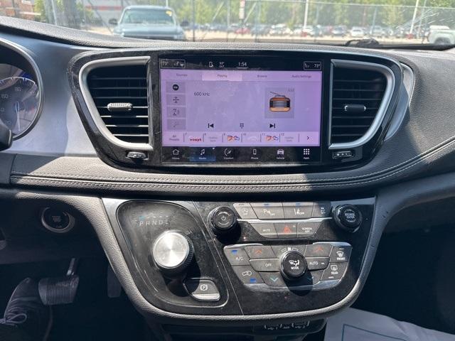 used 2022 Chrysler Pacifica car