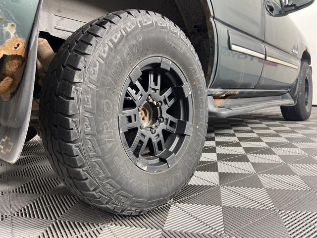 used 2001 Chevrolet Tahoe car, priced at $900