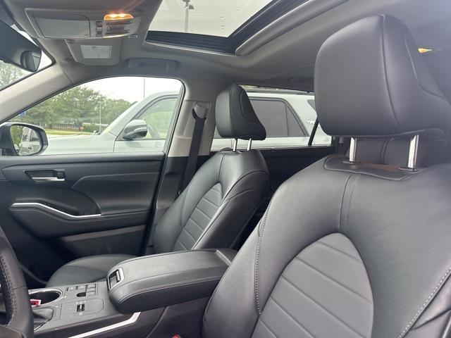 used 2024 Toyota Highlander Hybrid car