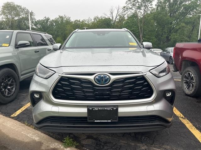 used 2024 Toyota Highlander Hybrid car