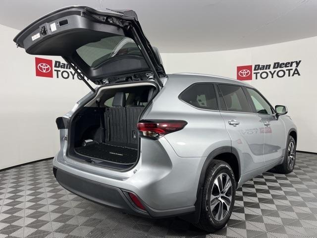used 2024 Toyota Highlander Hybrid car, priced at $50,385