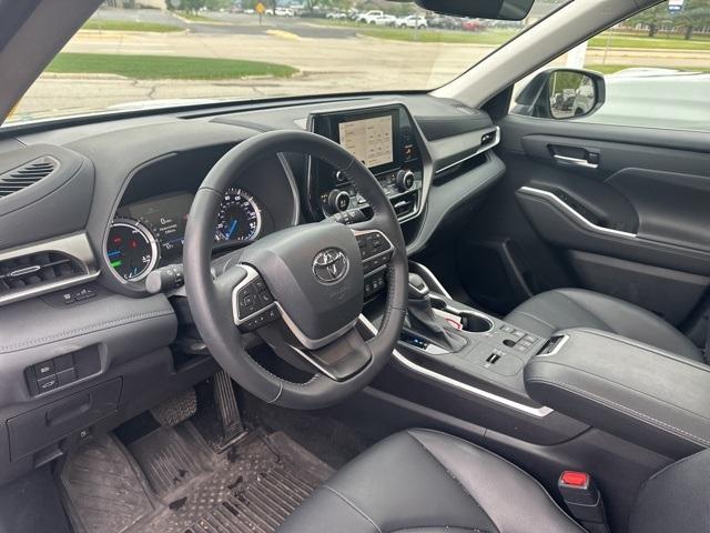 used 2024 Toyota Highlander Hybrid car