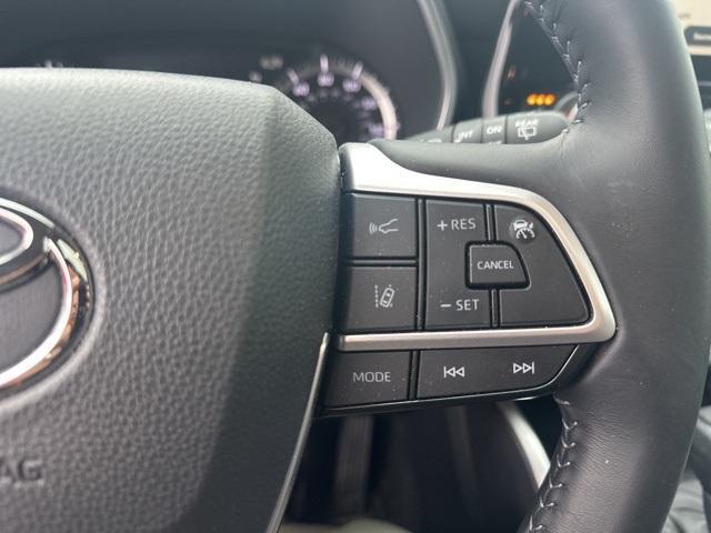 used 2024 Toyota Highlander Hybrid car