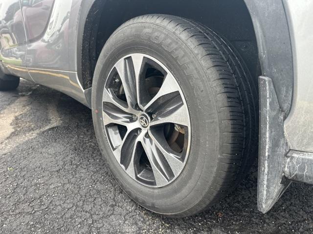 used 2024 Toyota Highlander Hybrid car