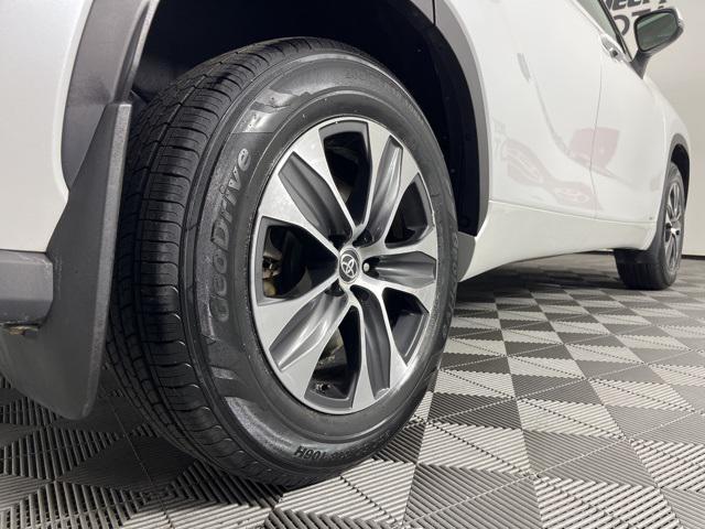 used 2022 Toyota Highlander Hybrid car, priced at $31,464