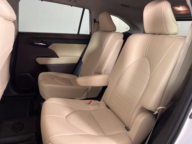 used 2022 Toyota Highlander Hybrid car, priced at $31,464