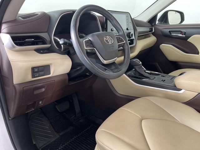used 2022 Toyota Highlander Hybrid car, priced at $31,464