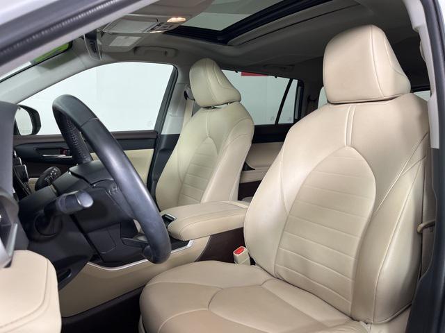 used 2022 Toyota Highlander Hybrid car, priced at $31,464