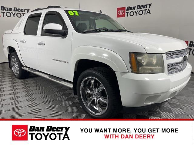 used 2007 Chevrolet Avalanche car, priced at $9,600