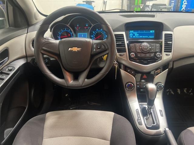 used 2014 Chevrolet Cruze car, priced at $6,000