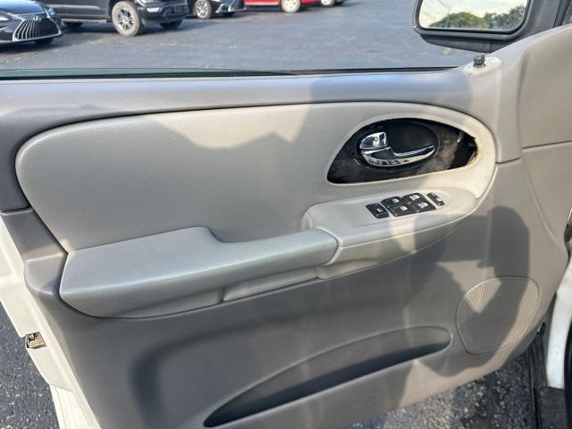 used 2005 Chevrolet TrailBlazer EXT car, priced at $1,500