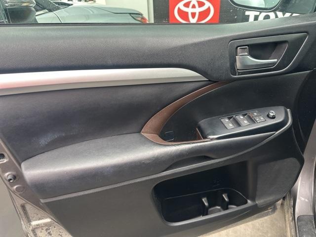 used 2018 Toyota Highlander car