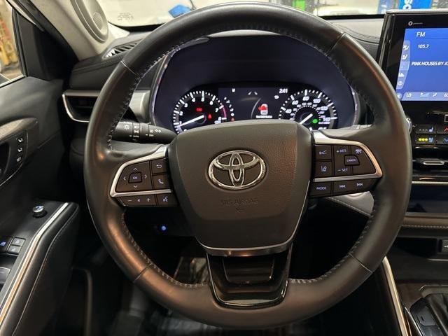used 2021 Toyota Highlander car, priced at $32,995
