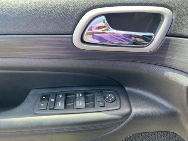 used 2022 Jeep Grand Cherokee car, priced at $28,200