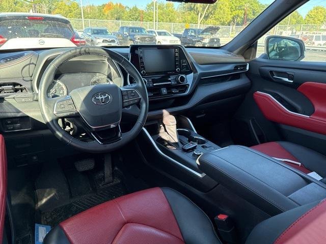 used 2021 Toyota Highlander car, priced at $37,500