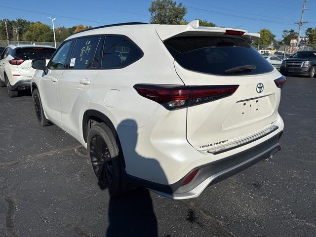 used 2021 Toyota Highlander car, priced at $37,500