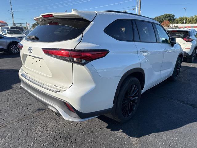 used 2021 Toyota Highlander car, priced at $37,500