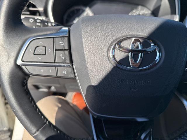 used 2021 Toyota Highlander car, priced at $37,500