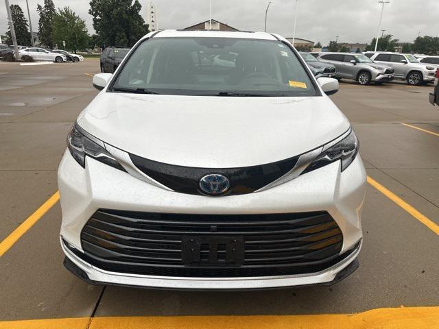 used 2024 Toyota Sienna car, priced at $52,500