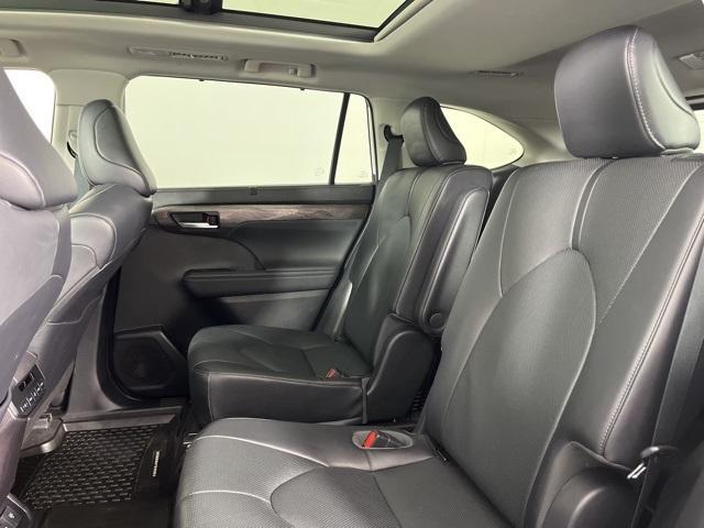 used 2023 Toyota Highlander car, priced at $46,019