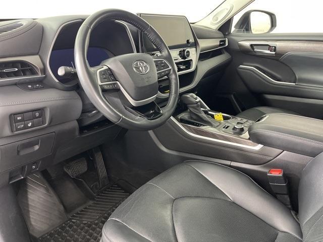 used 2023 Toyota Highlander car, priced at $46,019
