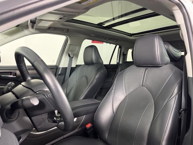 used 2023 Toyota Highlander car, priced at $46,019