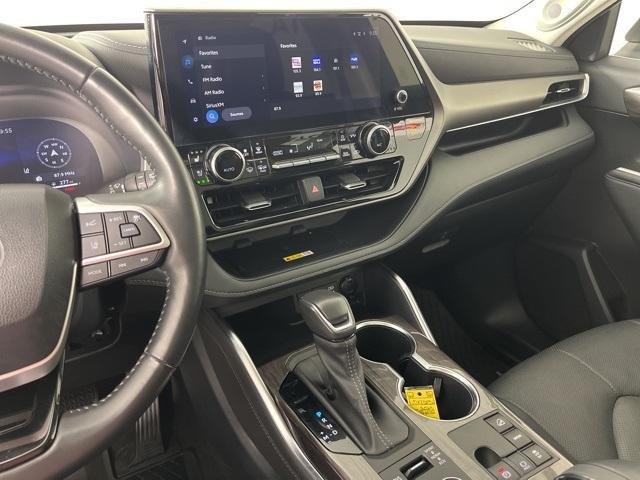 used 2023 Toyota Highlander car, priced at $46,019