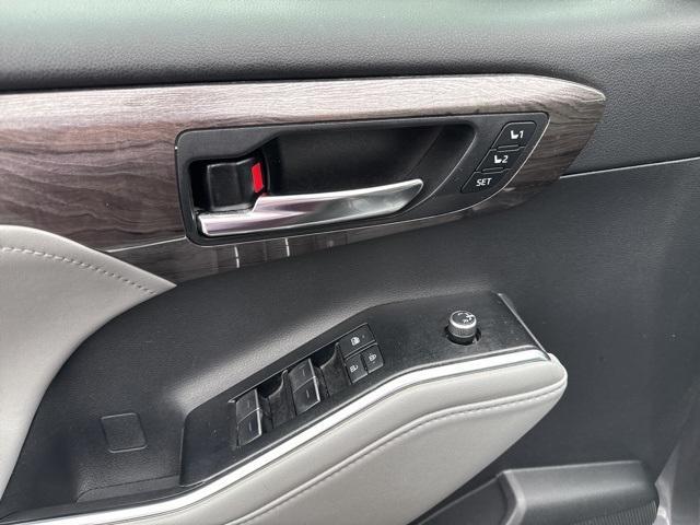 used 2022 Toyota Highlander Hybrid car, priced at $41,475