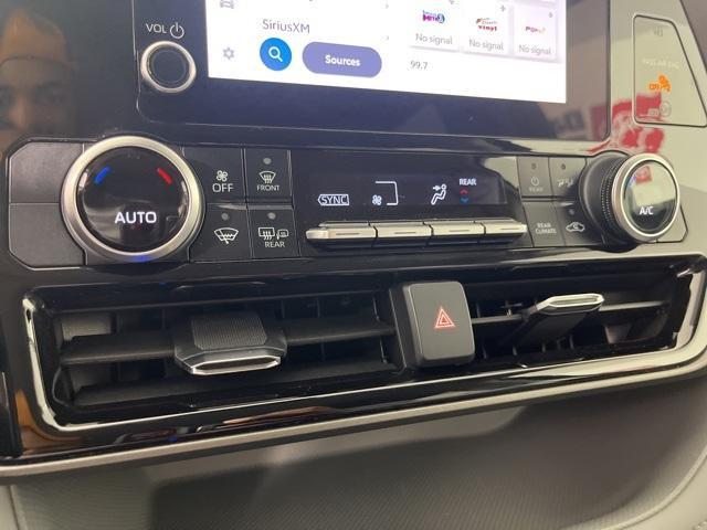 used 2023 Toyota Highlander car, priced at $41,364