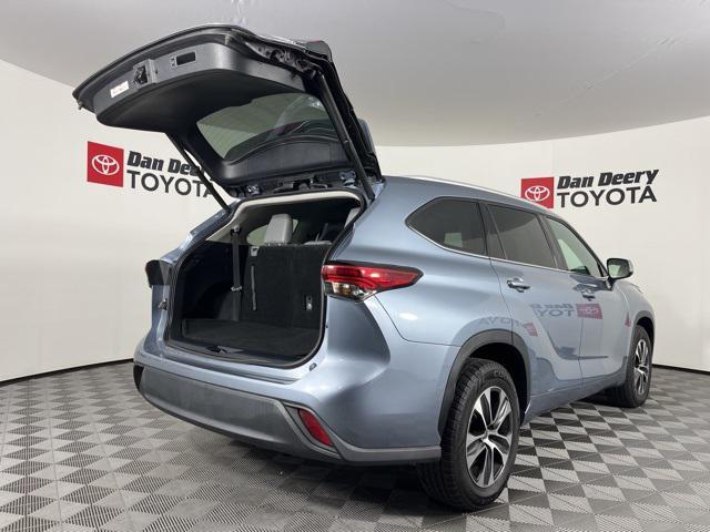 used 2022 Toyota Highlander Hybrid car, priced at $28,179