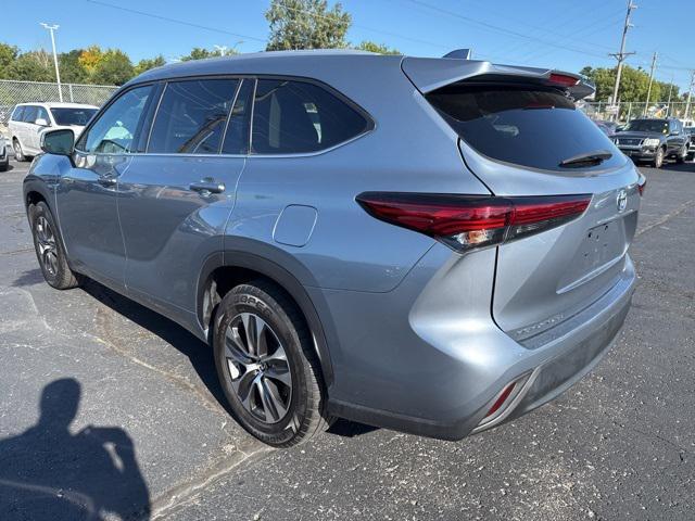 used 2022 Toyota Highlander Hybrid car, priced at $30,700