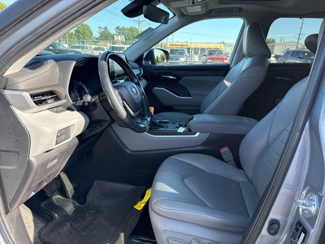used 2022 Toyota Highlander Hybrid car, priced at $30,700