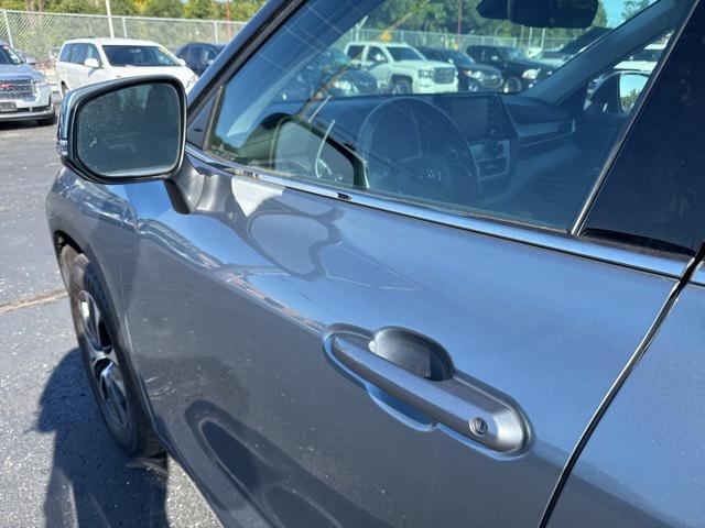 used 2022 Toyota Highlander Hybrid car, priced at $30,700