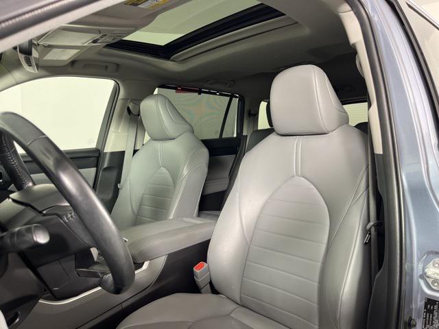 used 2022 Toyota Highlander Hybrid car, priced at $28,179