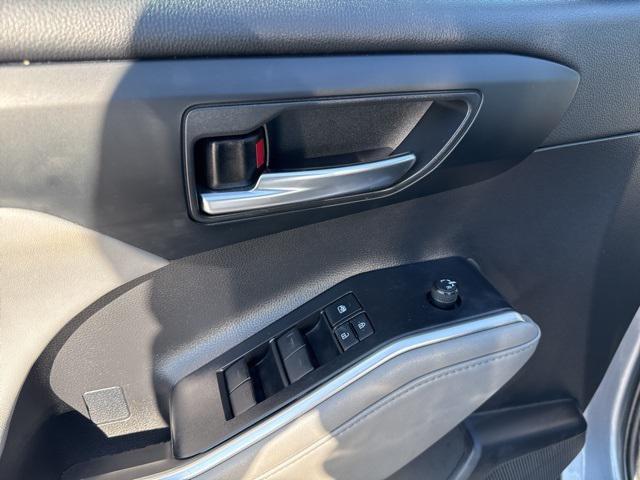 used 2022 Toyota Highlander Hybrid car, priced at $30,700