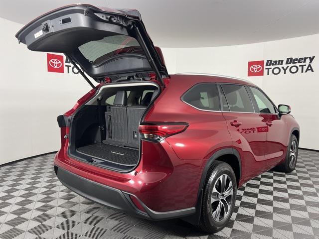 used 2023 Toyota Highlander car, priced at $39,372